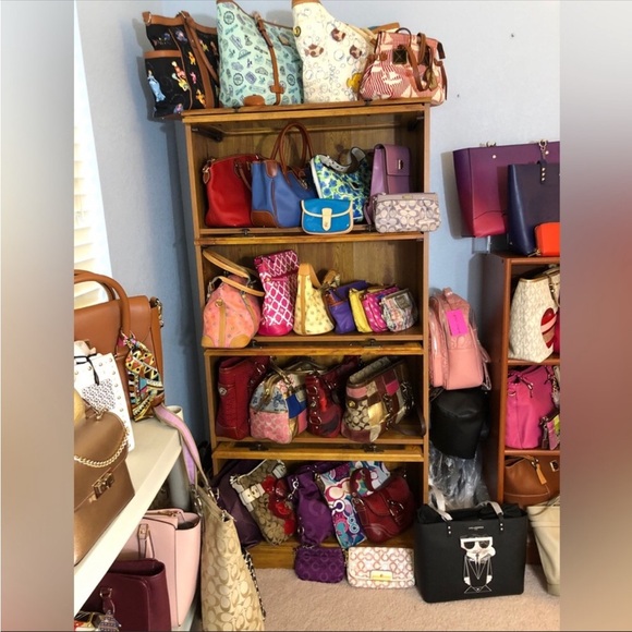 Not so MYSTERY Designer Box 2 handbags, cosmetic bag w/cosmetics. NWT, NWOT, EUC - Picture 5 of 8